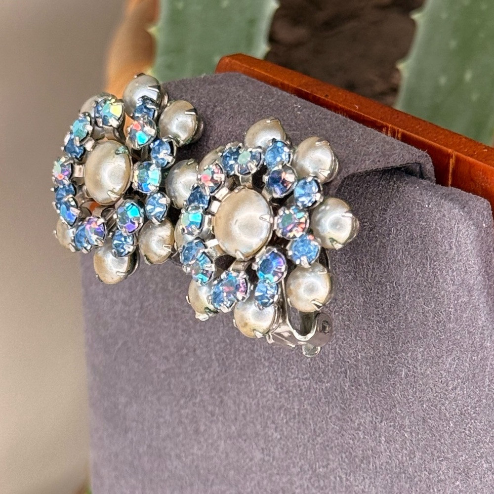 VTG Weiss Earrings Blue AB Rhinestones Faux Pearls, 50s Clip-On Signed Jewelry - Picture 2 of 7